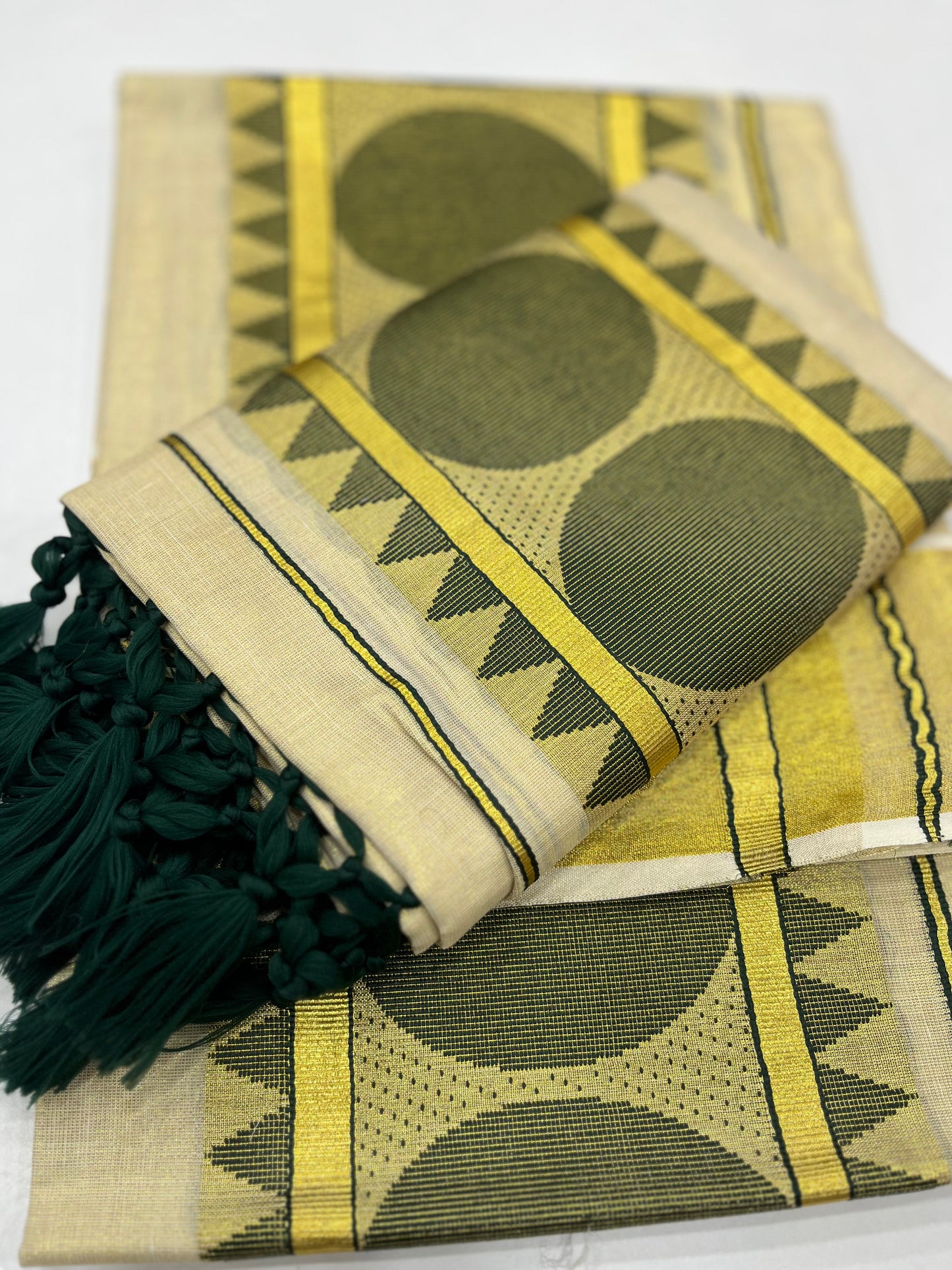 Polka Dots Tissue Setdhothi ( ONAM26 )