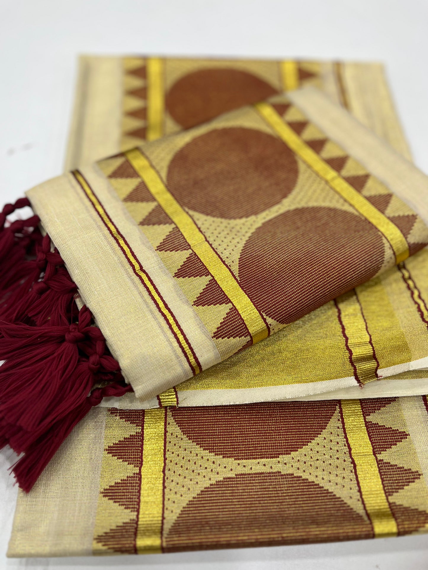 Polka Dots Tissue Setdhothi ( ONAM26 )