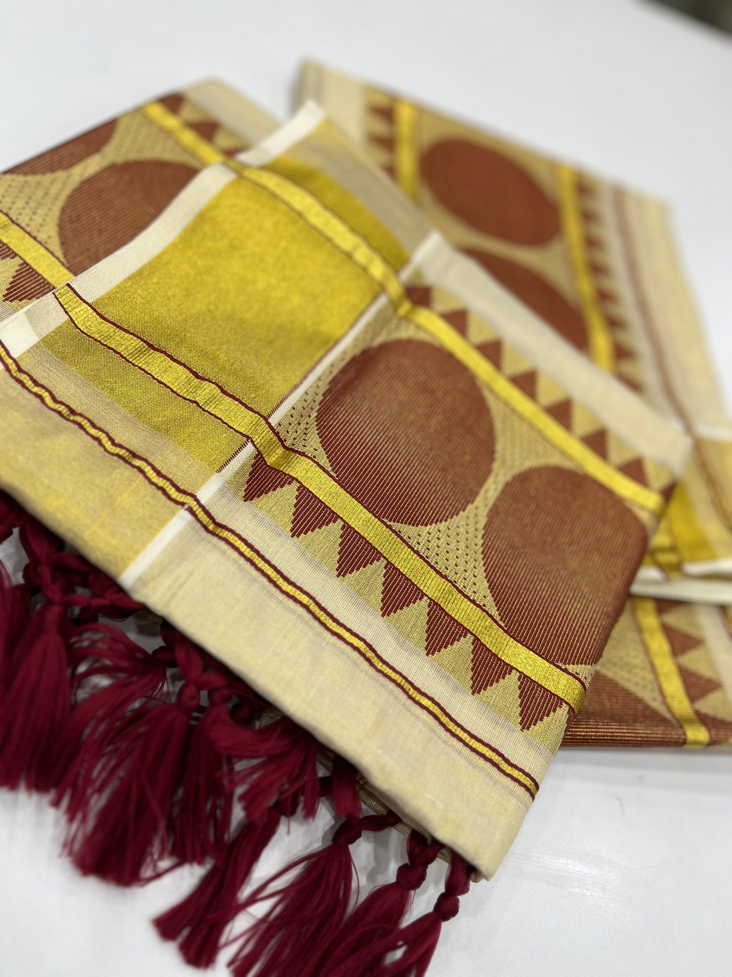 Polka Dots Tissue Setdhothi ( ONAM26 )