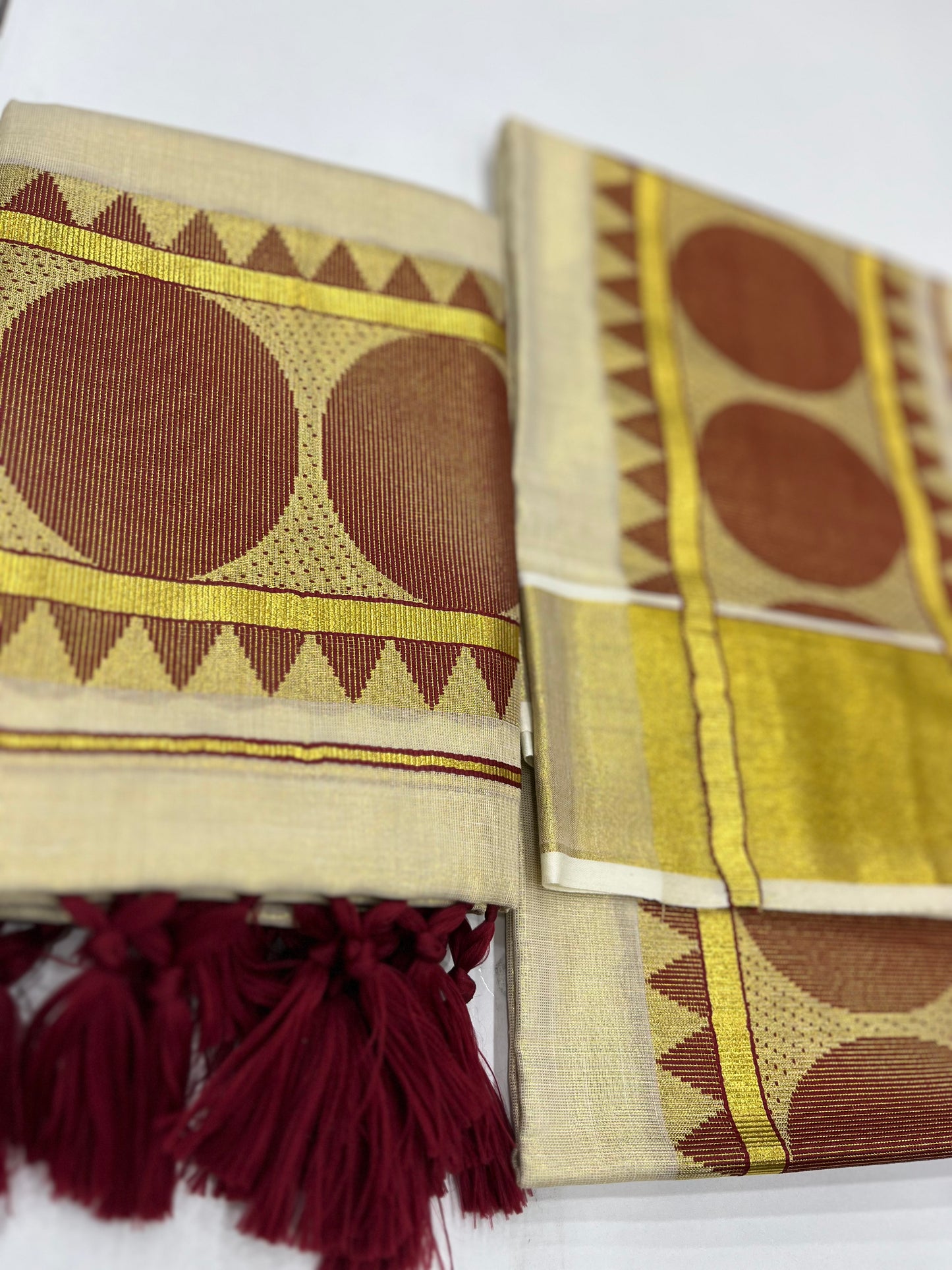 Polka Dots Tissue Setdhothi ( ONAM26 )