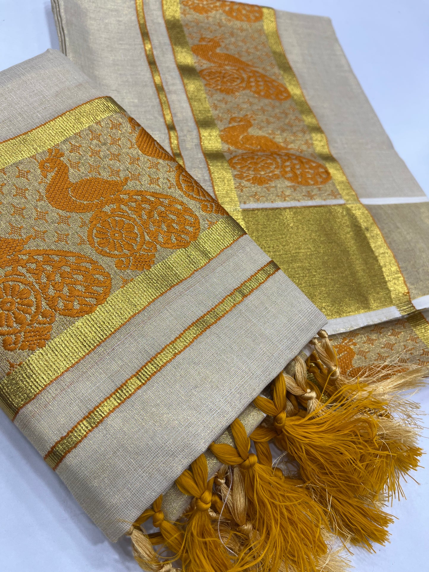 Polka Dots Tissue Setdhothi ( ONAM26 )