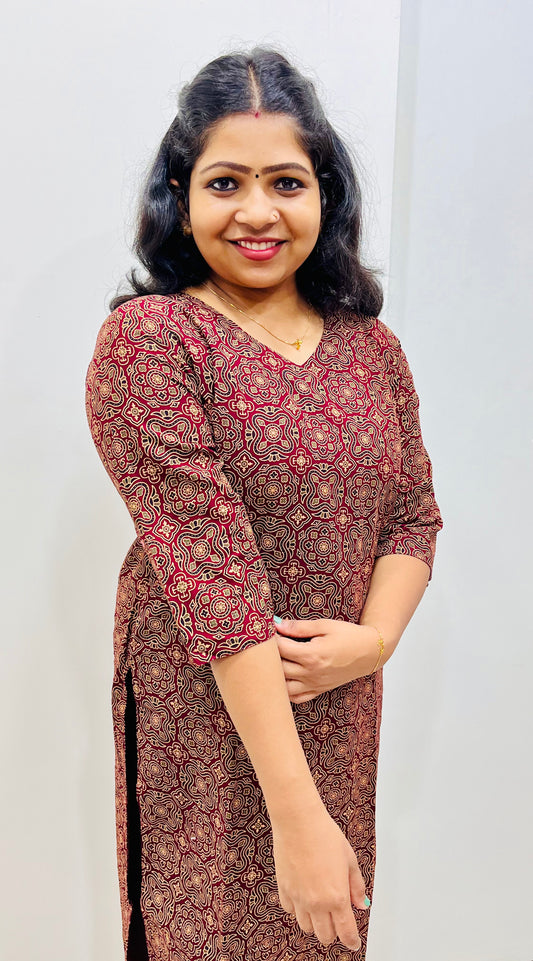 WOMEN'S KURTIS