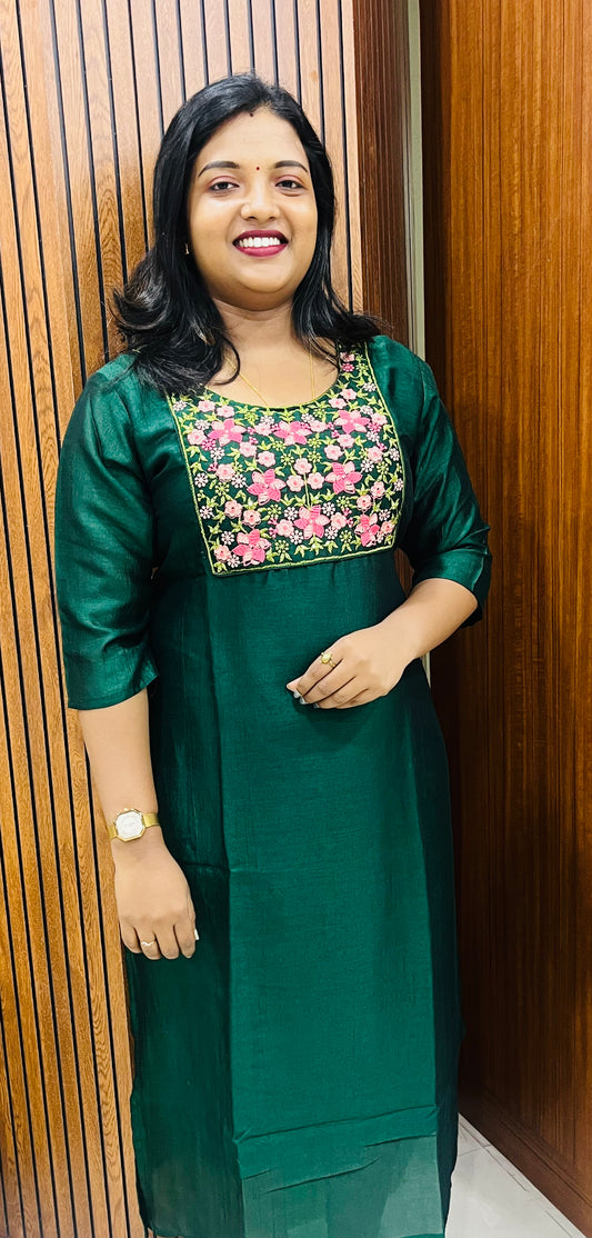 WOMEN'S KURTIS
