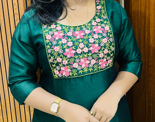 WOMEN'S KURTIS