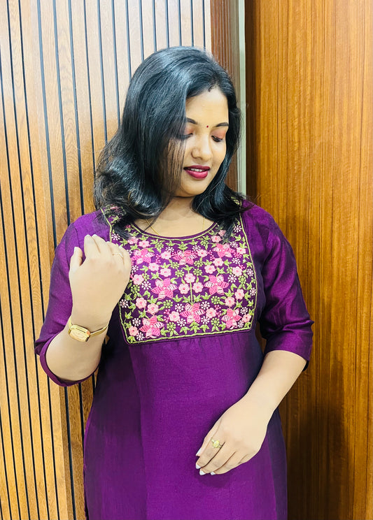 WOMEN'S KURTIS
