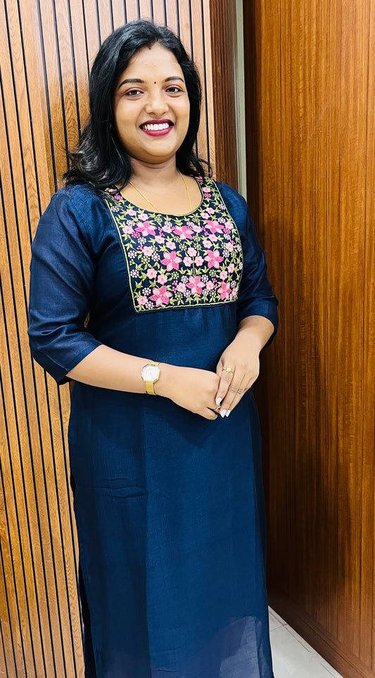 WOMEN'S KURTIS