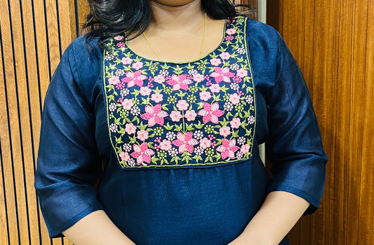 WOMEN'S KURTIS