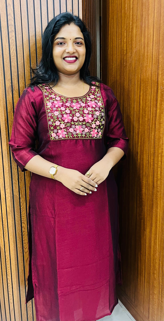 WOMEN'S KURTIS