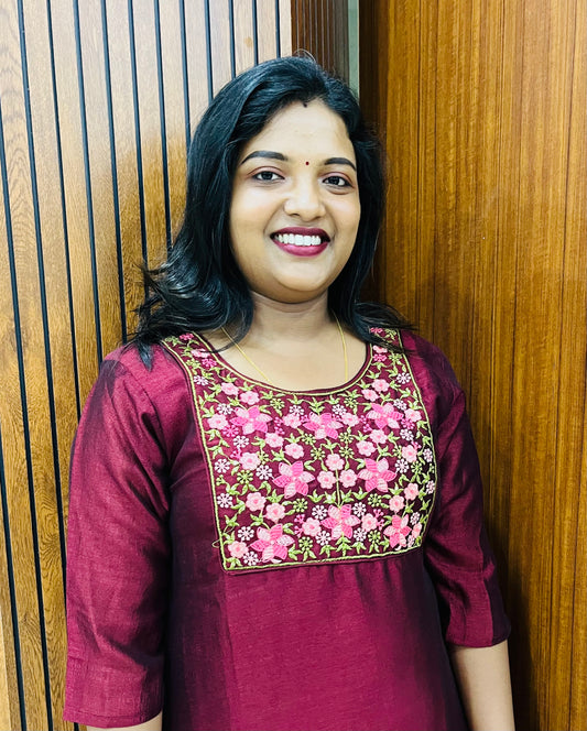 WOMEN'S KURTIS